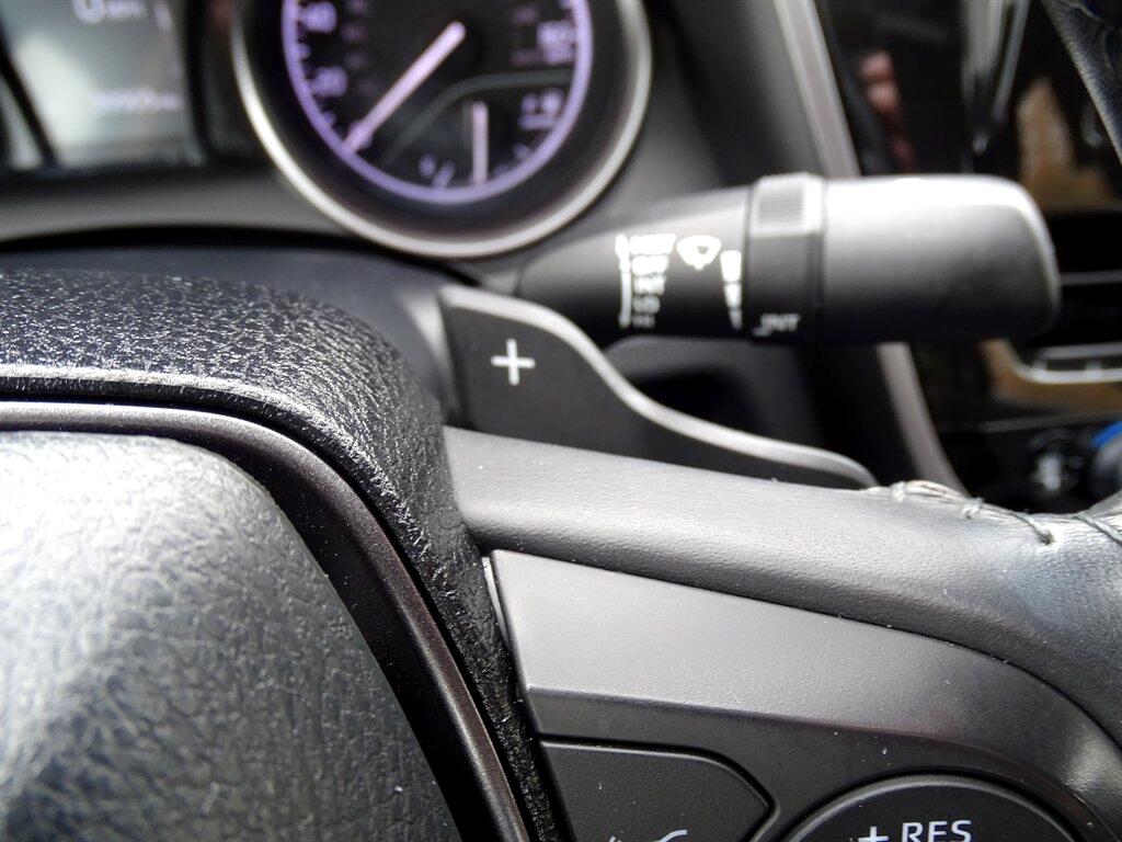 Toyota Camry Hybrid SE Nightshade CVT (Natl) 2023