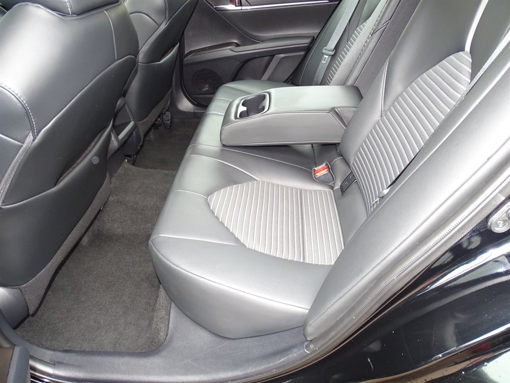 Toyota Camry Hybrid SE Nightshade CVT (Natl) 2023