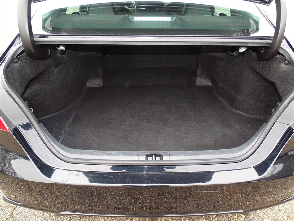 Toyota Camry Hybrid SE Nightshade CVT (Natl) 2023