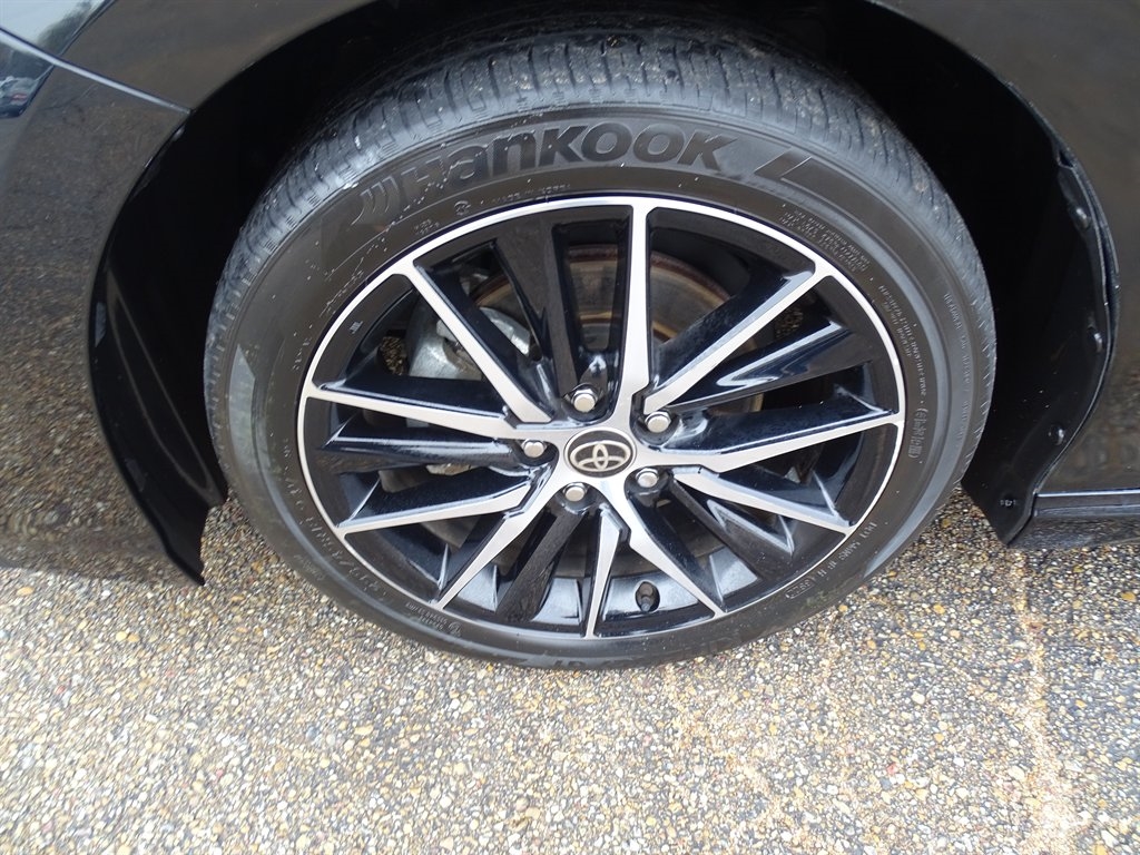 Toyota Camry Hybrid SE Nightshade CVT (Natl) 2023