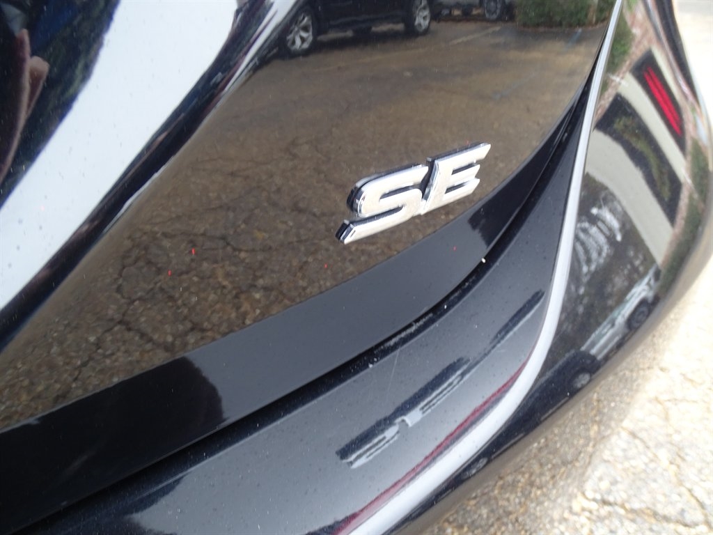 Toyota Camry Hybrid SE Nightshade CVT (Natl) 2023