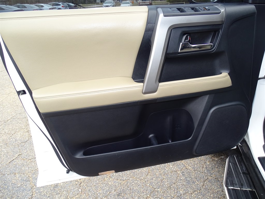 Toyota 4Runner RWD 4dr V6 SR5 Premium (Natl) 2015