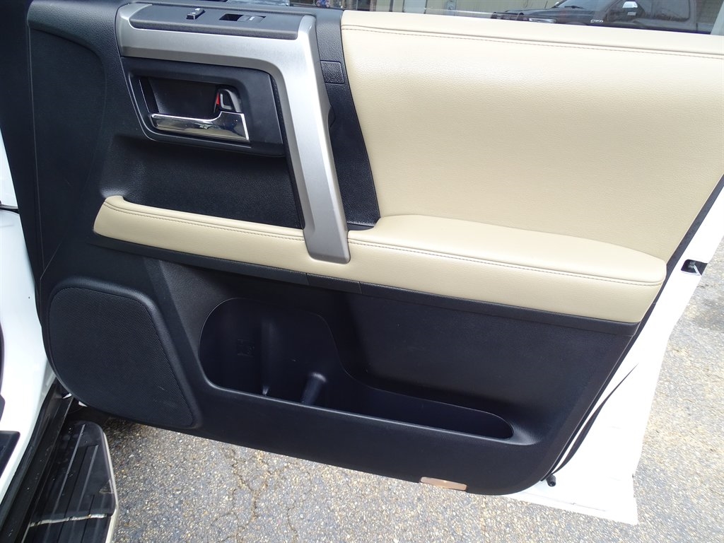 Toyota 4Runner RWD 4dr V6 SR5 Premium (Natl) 2015