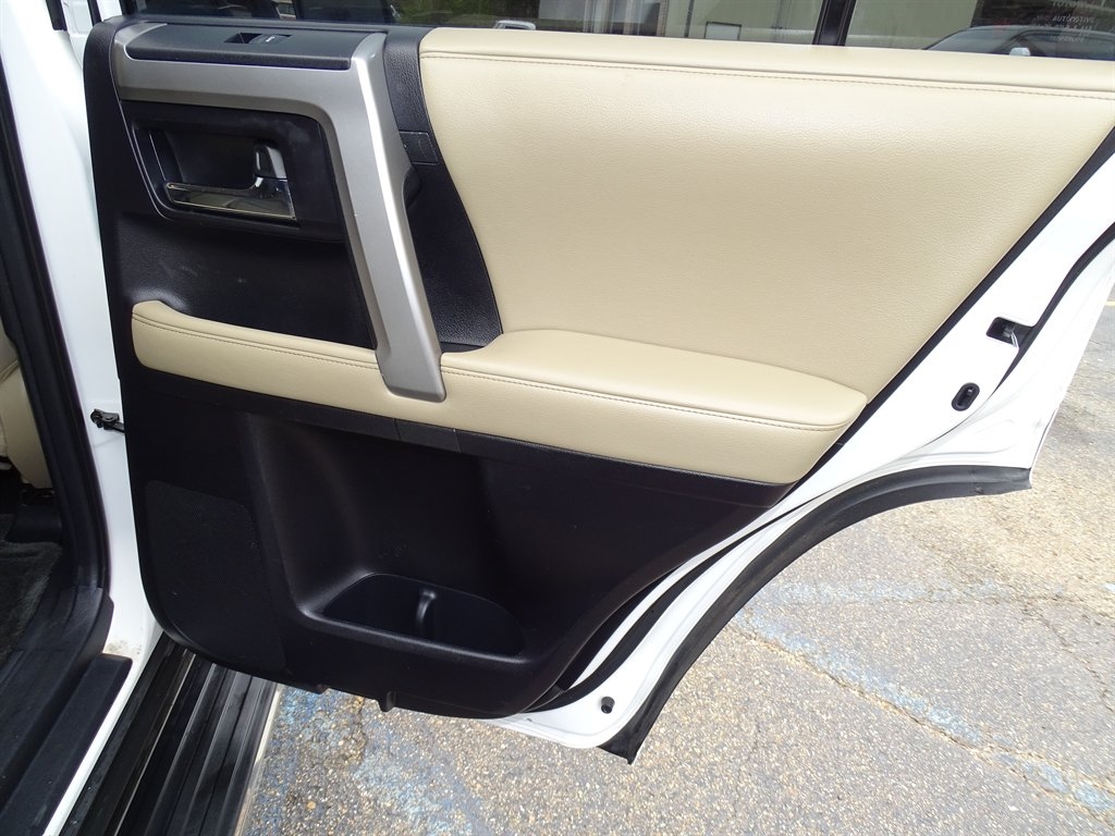 Toyota 4Runner RWD 4dr V6 SR5 Premium (Natl) 2015