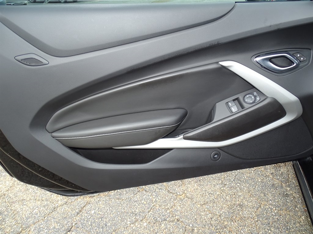 Chevrolet Camaro 2dr Cpe LT1 2021