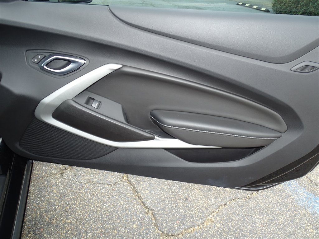 Chevrolet Camaro 2dr Cpe LT1 2021