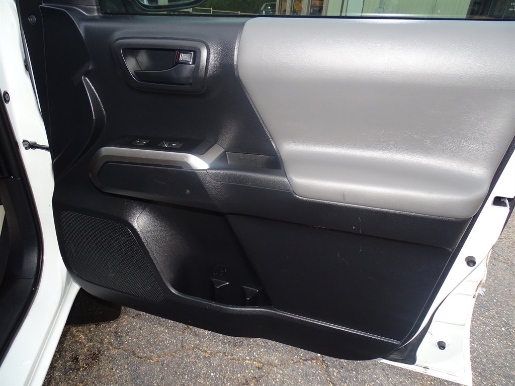 Toyota Tacoma 4WD SR5 Access Cab 6' Bed V6 AT (Natl) 2019