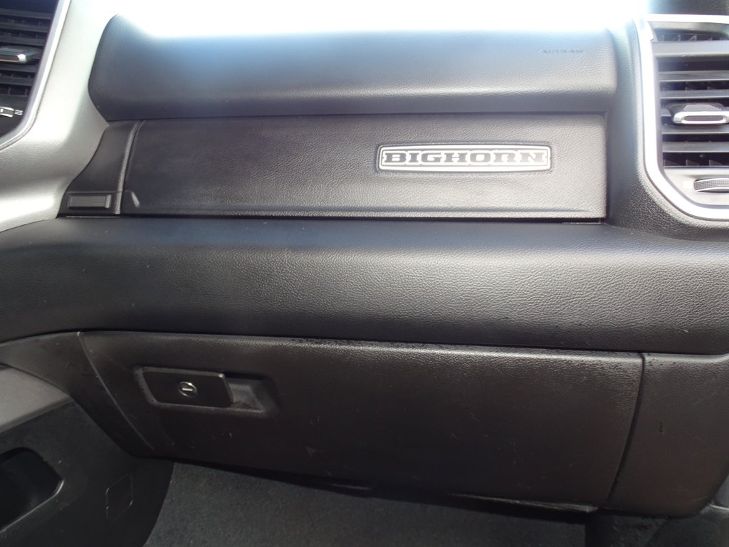 RAM 1500 Big Horn/Lone Star 4x4 Crew Cab 5'7" Box 2019