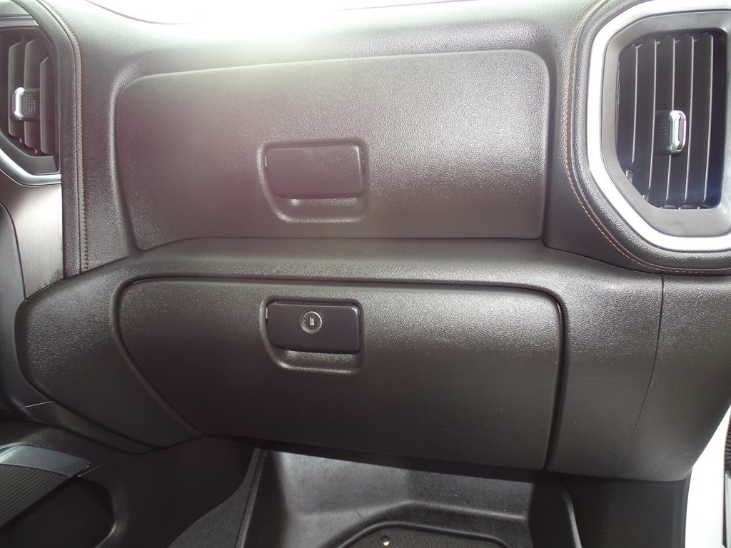 GMC Sierra 1500 4WD Crew Cab 147" AT4 2021