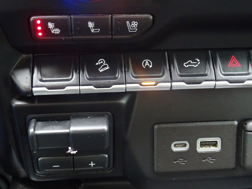 GMC Sierra 1500 4WD Crew Cab 147" AT4 2021