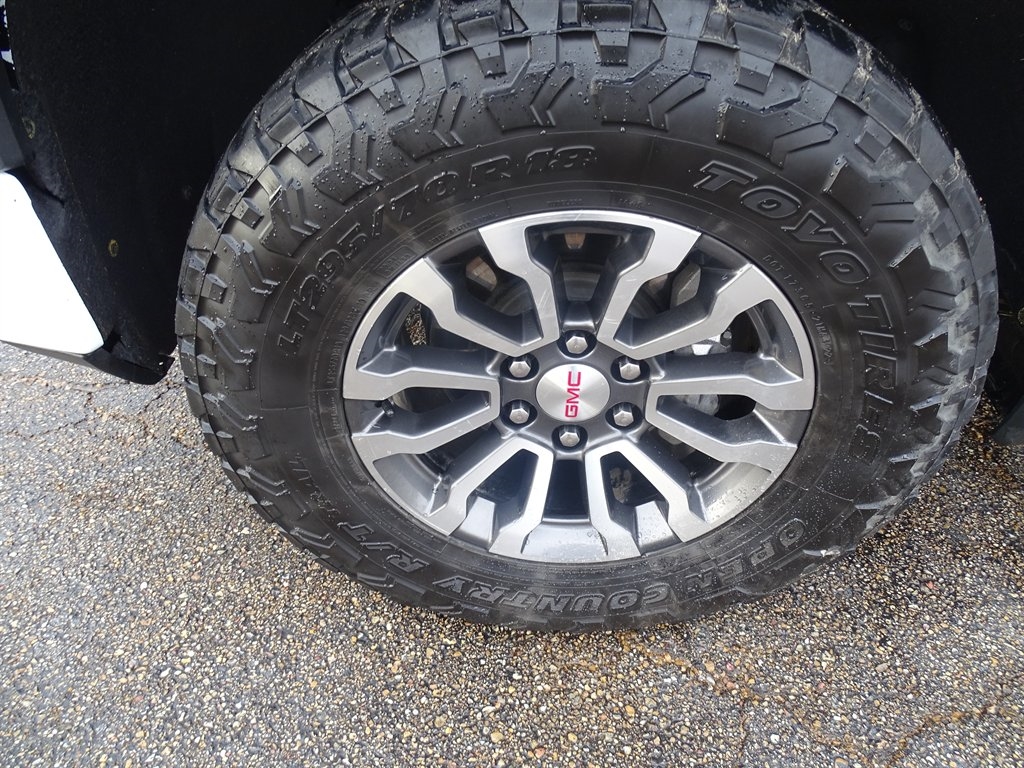 GMC Sierra 1500 4WD Crew Cab 147" AT4 2021