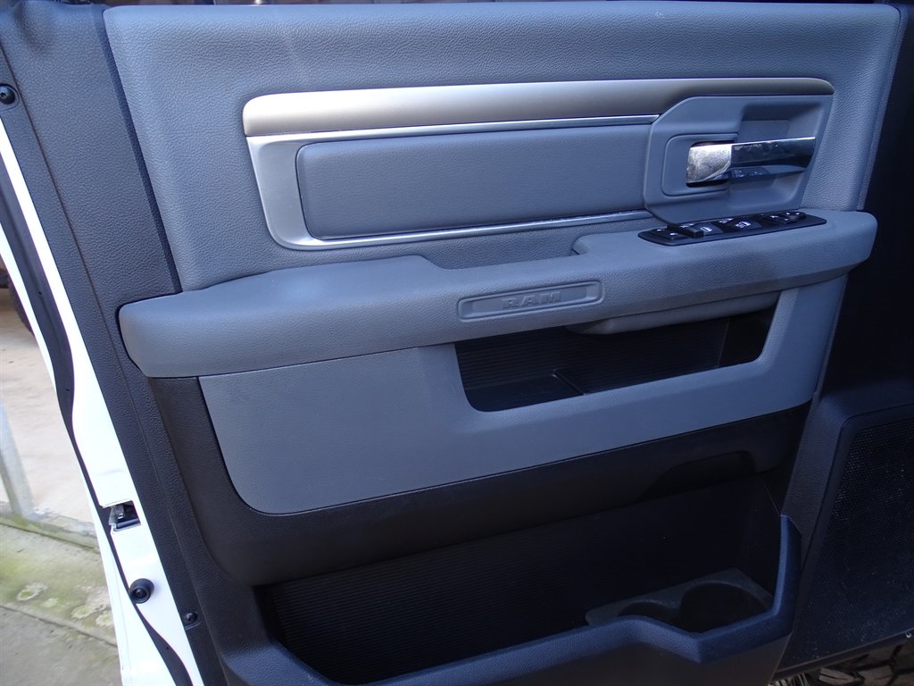 RAM 2500 SLT 4x4 Crew Cab 6'4" Box 2017