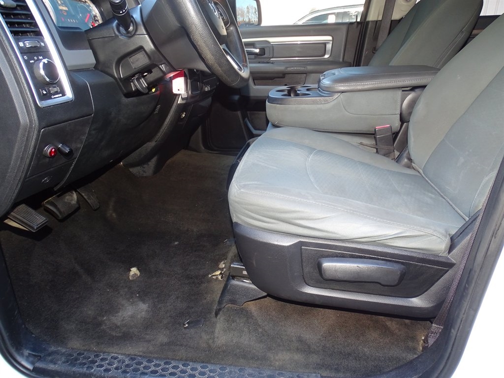 RAM 2500 SLT 4x4 Crew Cab 6'4" Box 2017