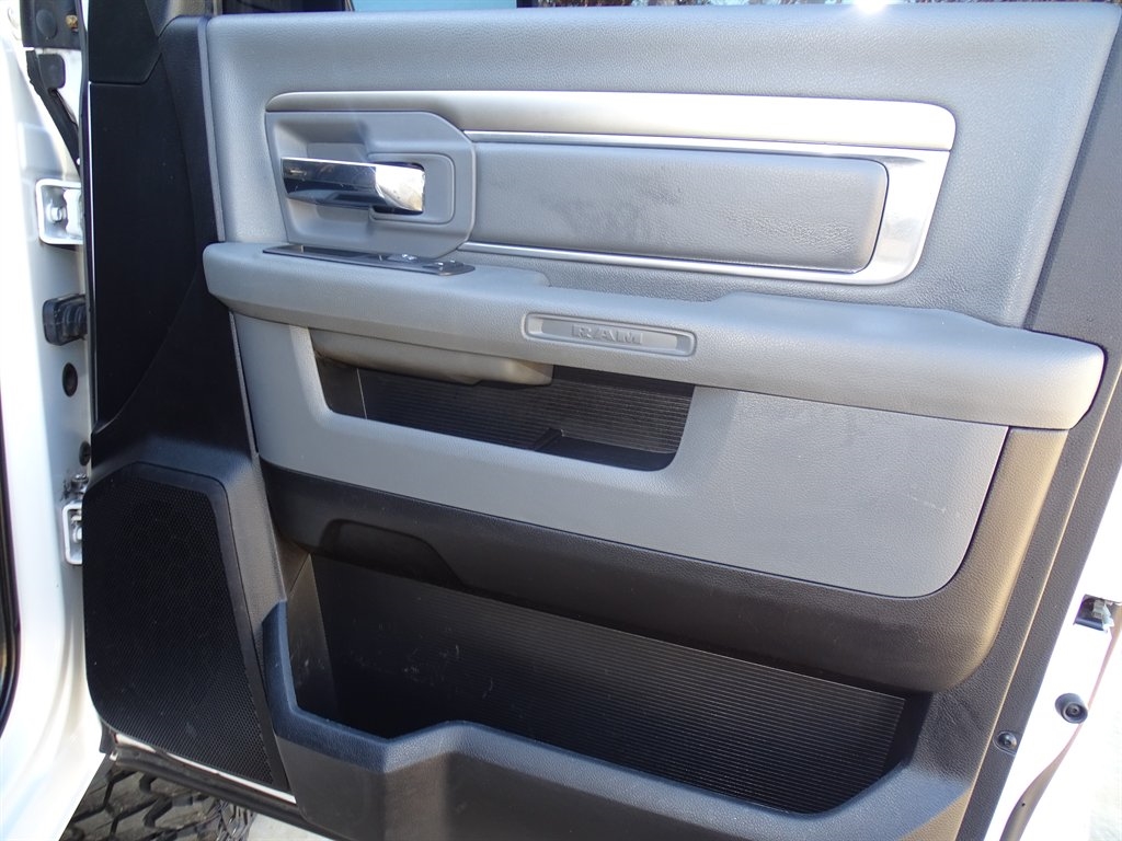 RAM 2500 SLT 4x4 Crew Cab 6'4" Box 2017