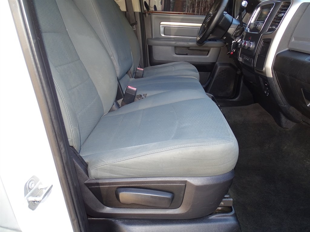 RAM 2500 SLT 4x4 Crew Cab 6'4" Box 2017