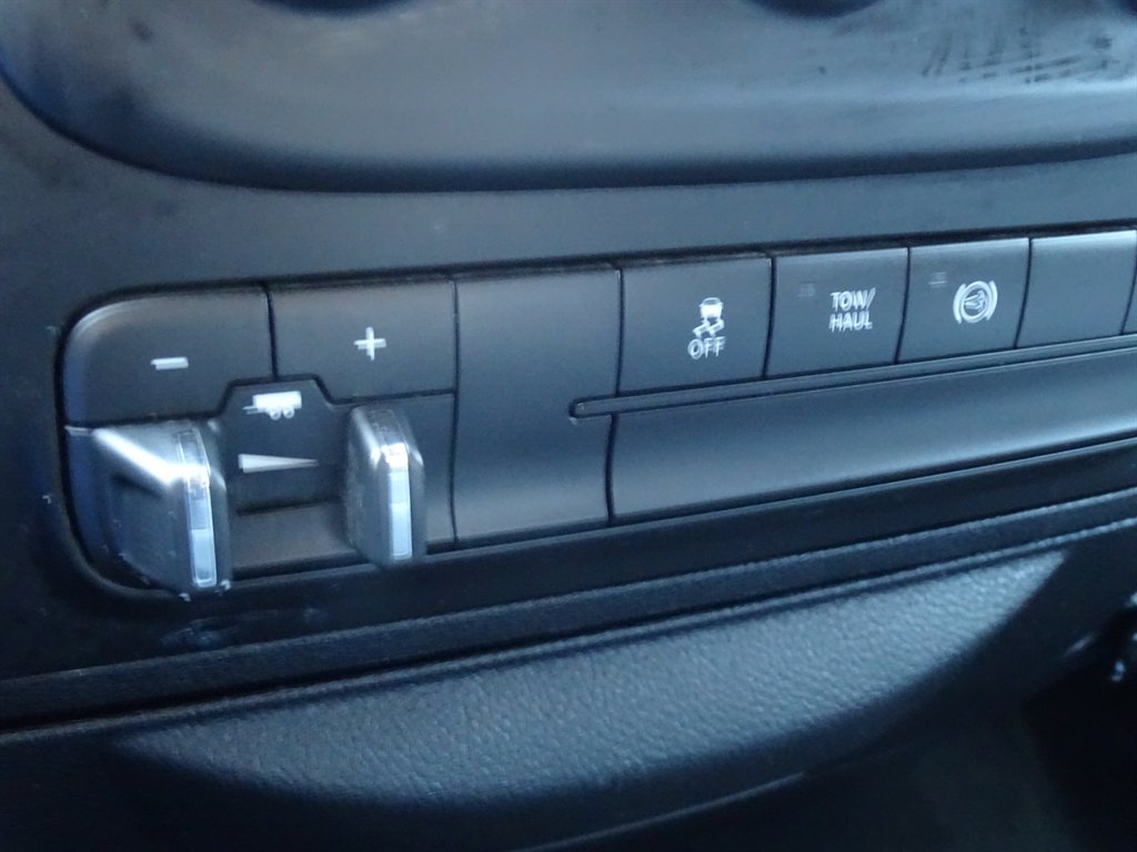 RAM 2500 SLT 4x4 Crew Cab 6'4" Box 2017