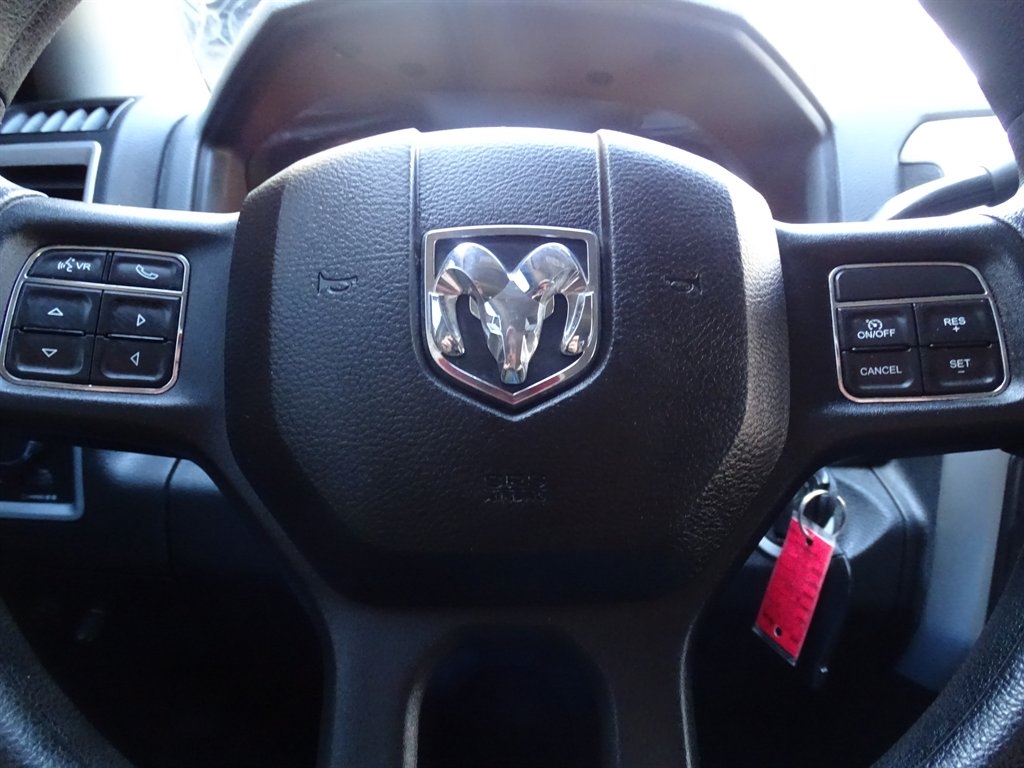 RAM 2500 SLT 4x4 Crew Cab 6'4" Box 2017