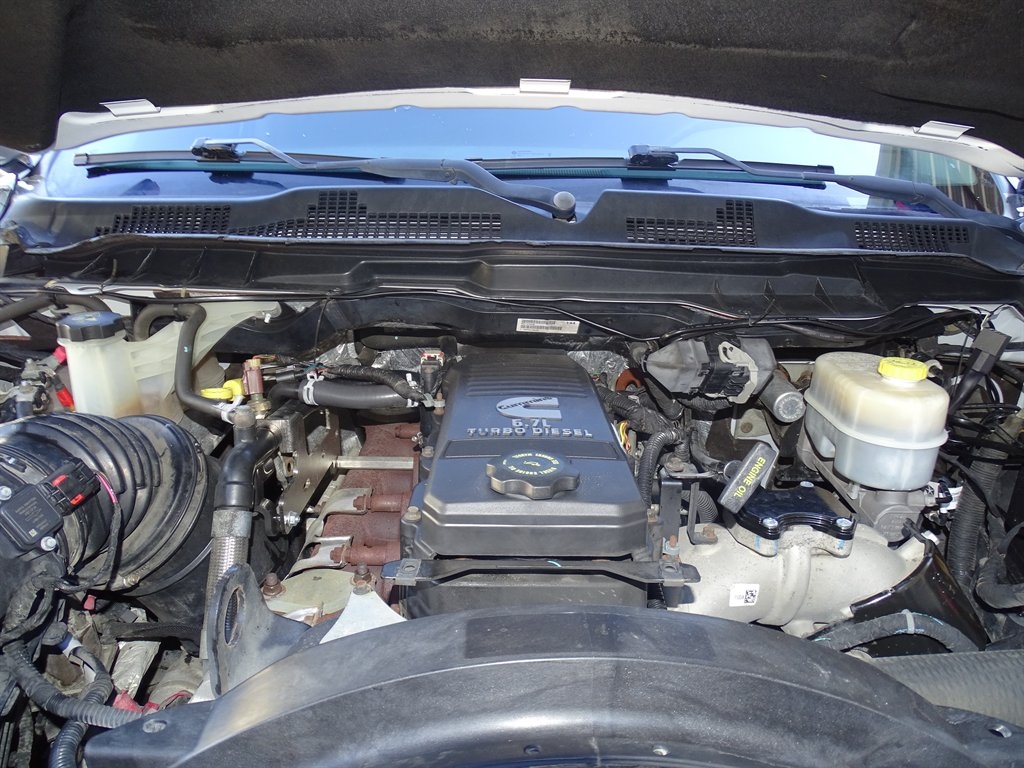 RAM 2500 SLT 4x4 Crew Cab 6'4" Box 2017