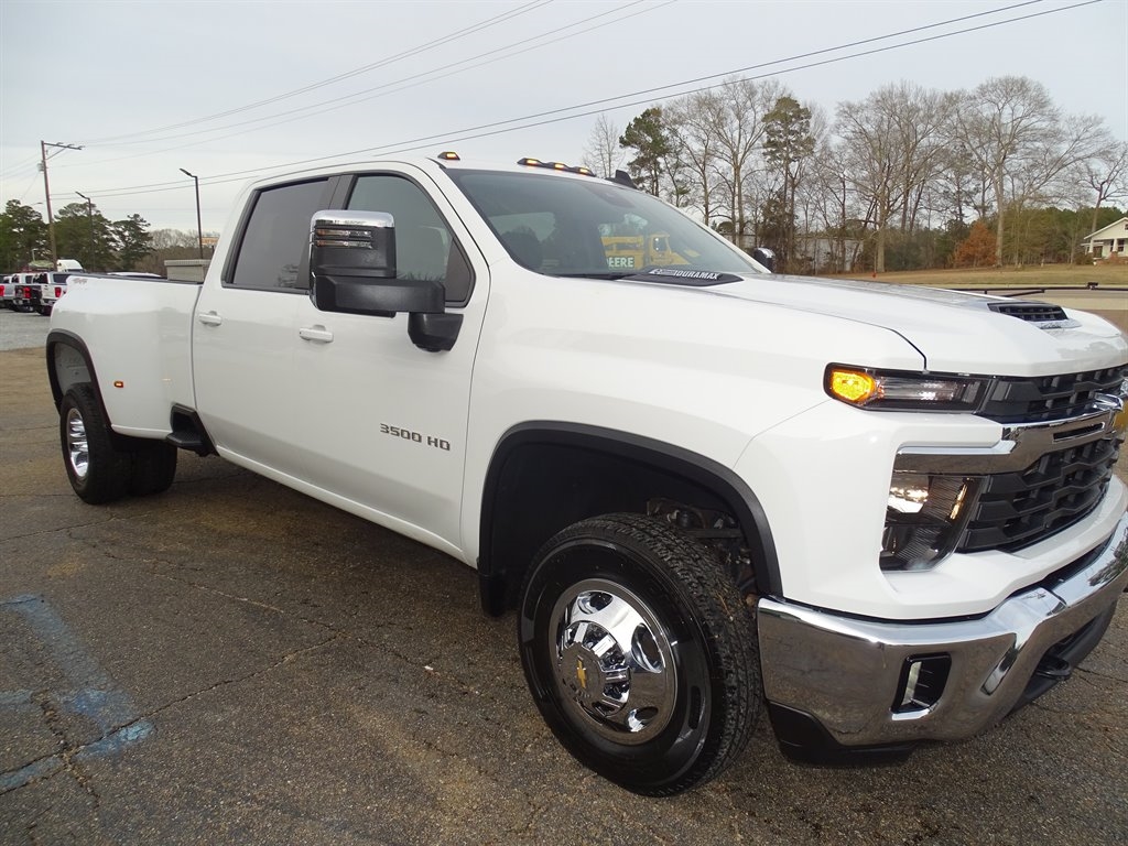 Chevrolet Silverado 3500HD 4WD Crew Cab 172" LT 2024
