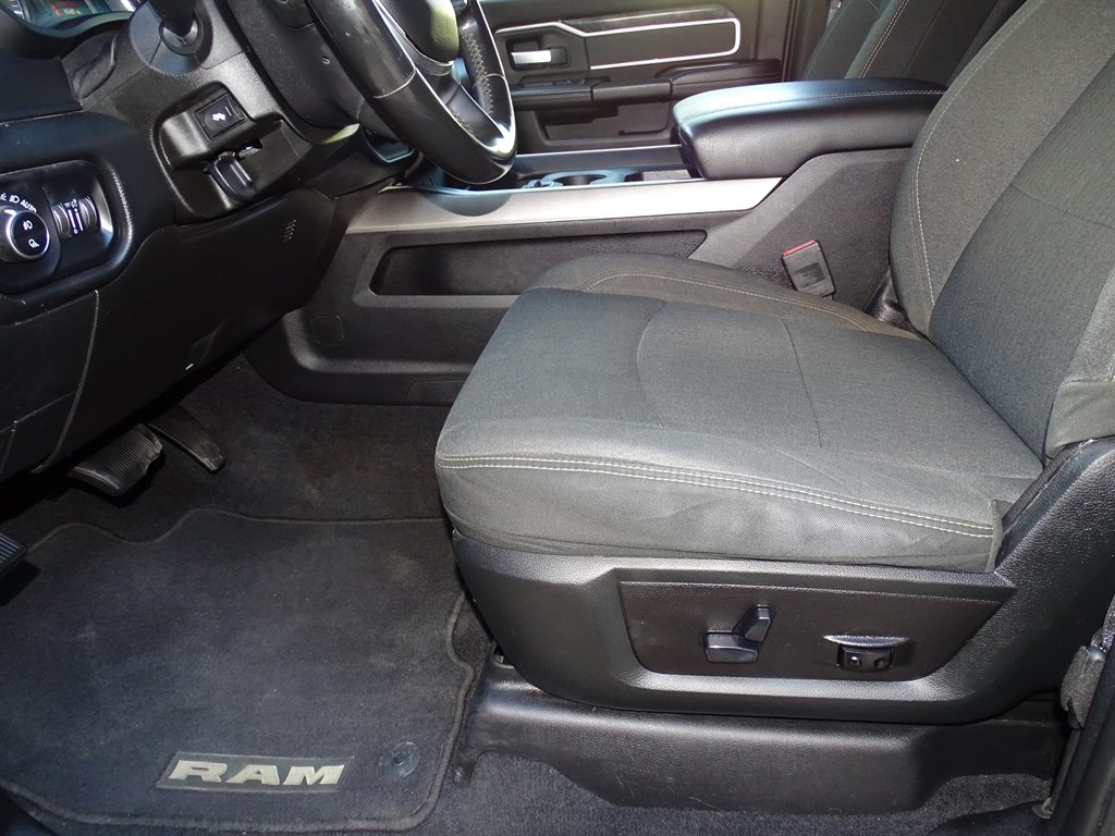 RAM 2500 Big Horn 4x4 Crew Cab 6'4" Box 2019