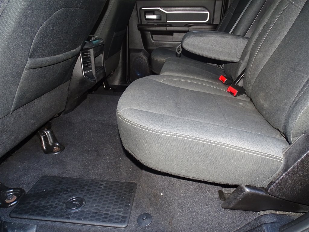 RAM 2500 Big Horn 4x4 Crew Cab 6'4" Box 2019