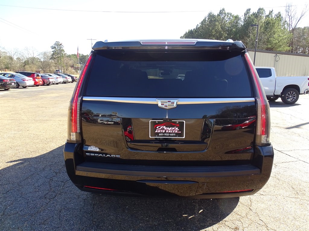 Cadillac Escalade 4WD 4dr Luxury 2018