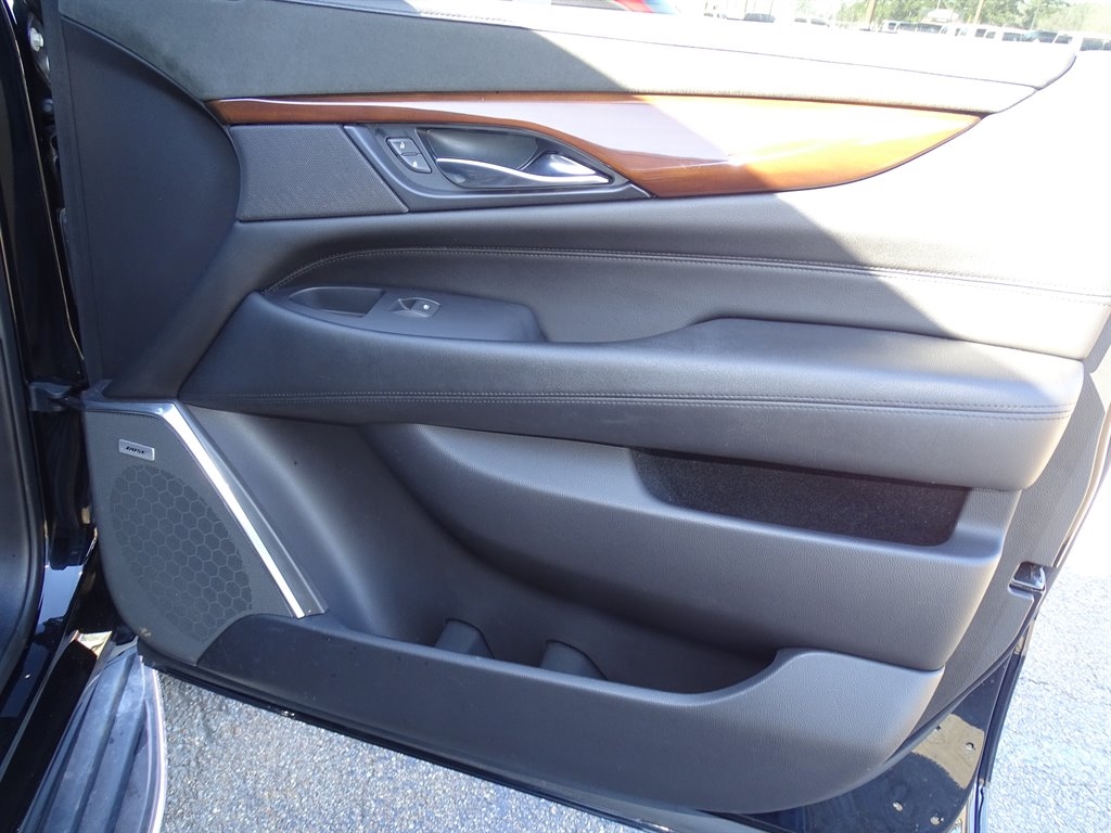 Cadillac Escalade 4WD 4dr Luxury 2018