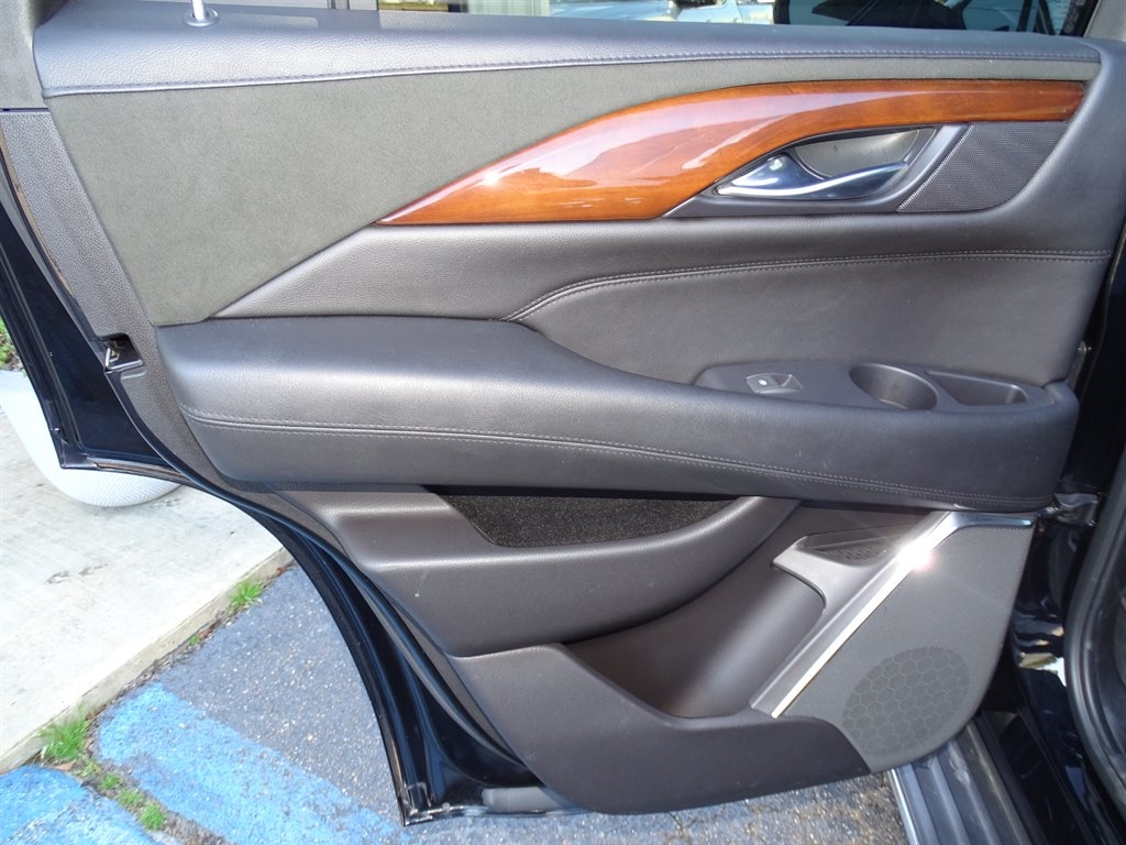 Cadillac Escalade 4WD 4dr Luxury 2018