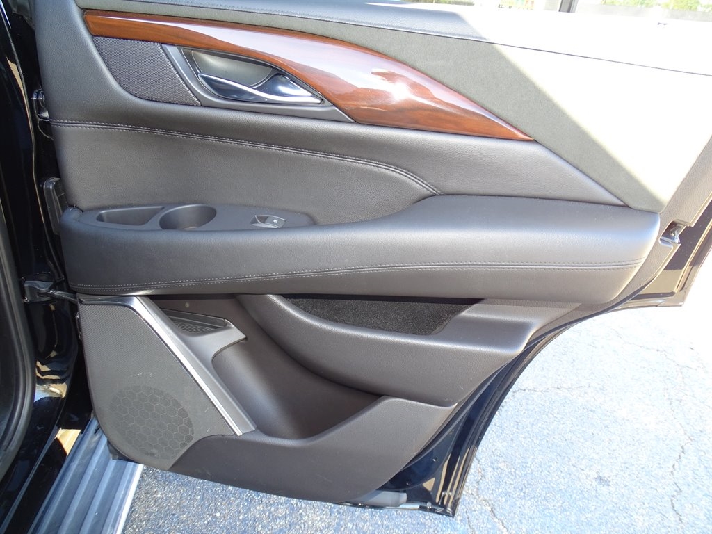 Cadillac Escalade 4WD 4dr Luxury 2018