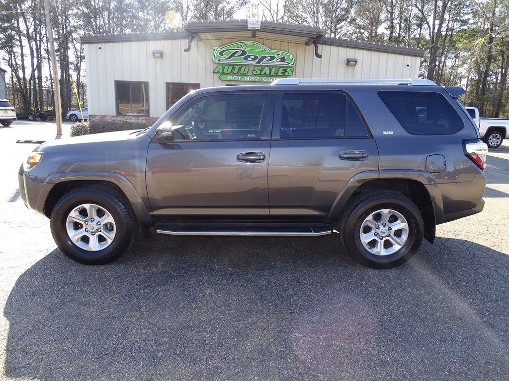Toyota 4Runner SR5 2WD (Natl) 2018