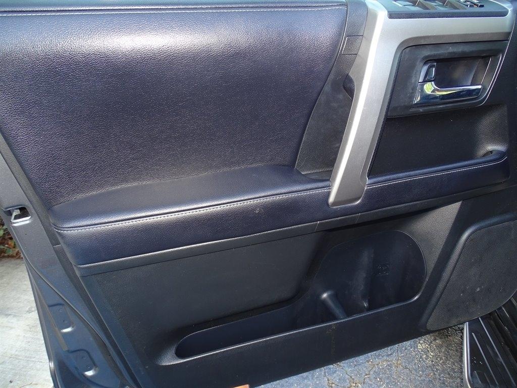 Toyota 4Runner SR5 2WD (Natl) 2018