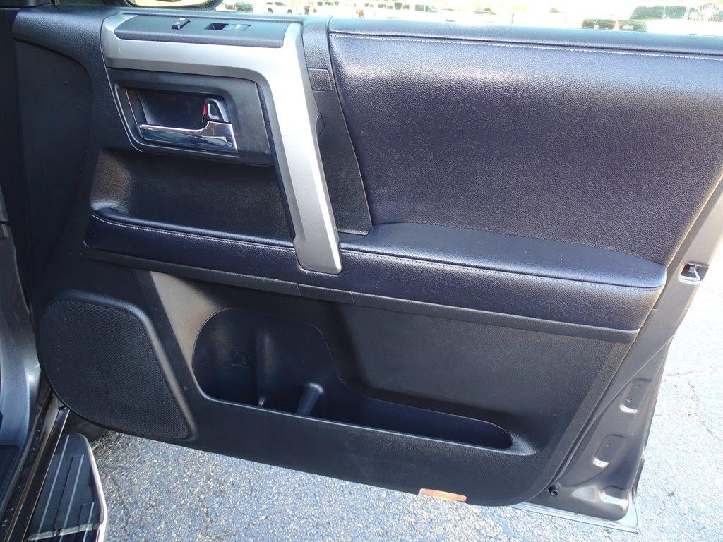 Toyota 4Runner SR5 2WD (Natl) 2018