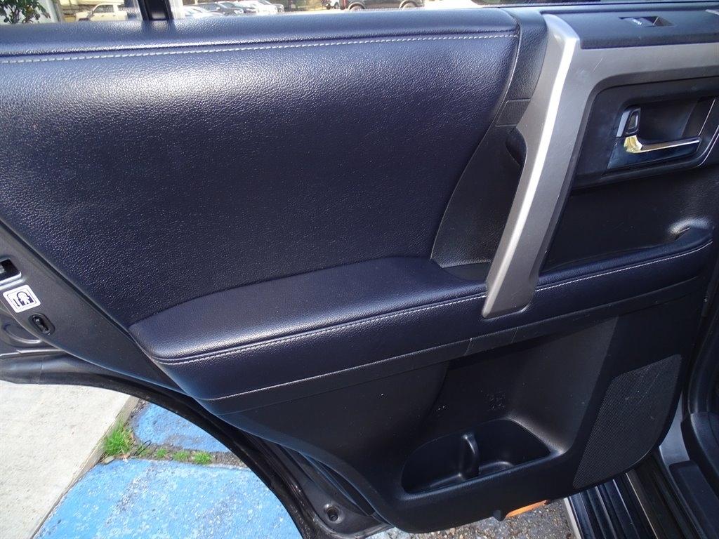 Toyota 4Runner SR5 2WD (Natl) 2018