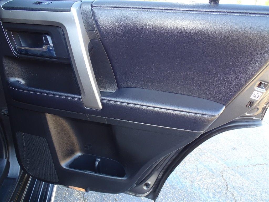 Toyota 4Runner SR5 2WD (Natl) 2018