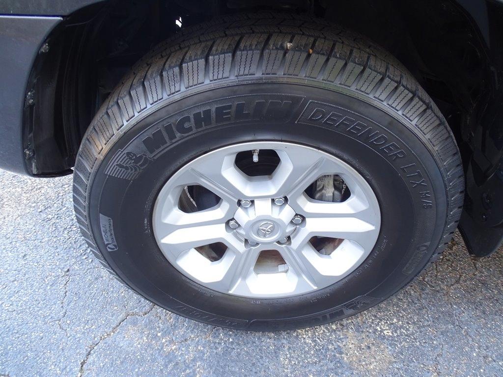 Toyota 4Runner SR5 2WD (Natl) 2018