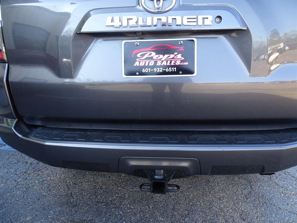 Toyota 4Runner SR5 2WD (Natl) 2018