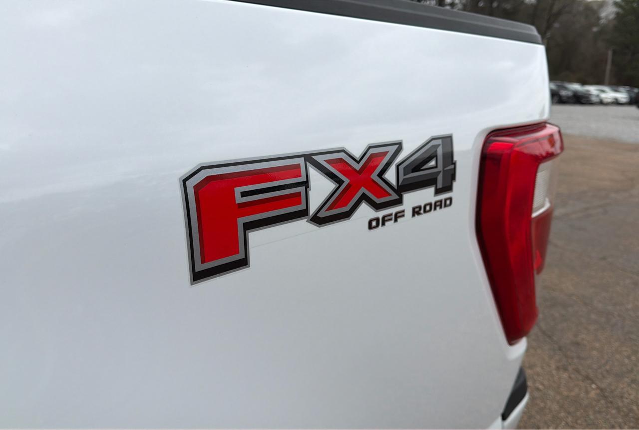 Ford F-150 4WD Supercab Flareside 145" STX 2023