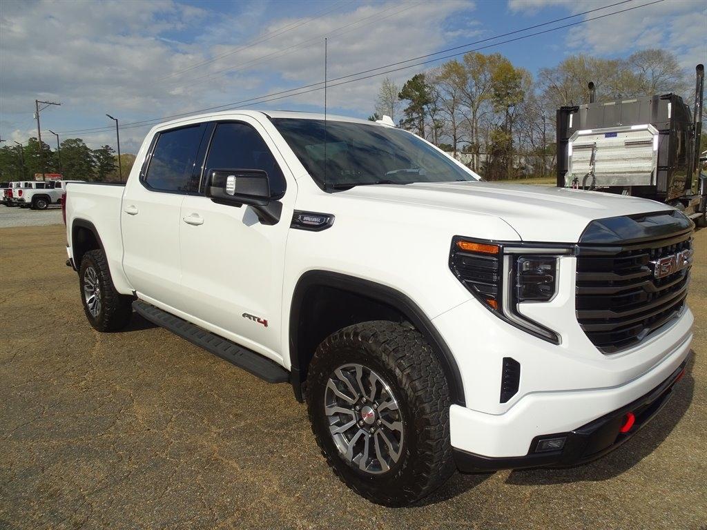 GMC Sierra 1500 4WD Crew Cab 147" AT4 2022