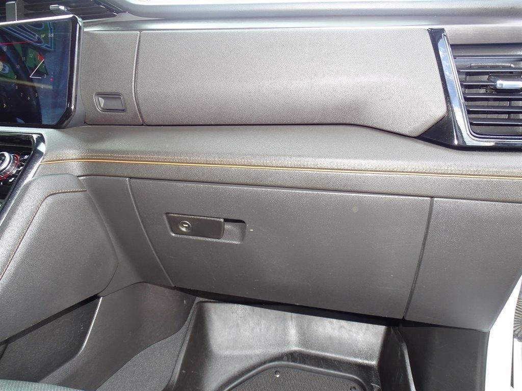 GMC Sierra 1500 4WD Crew Cab 147" AT4 2022