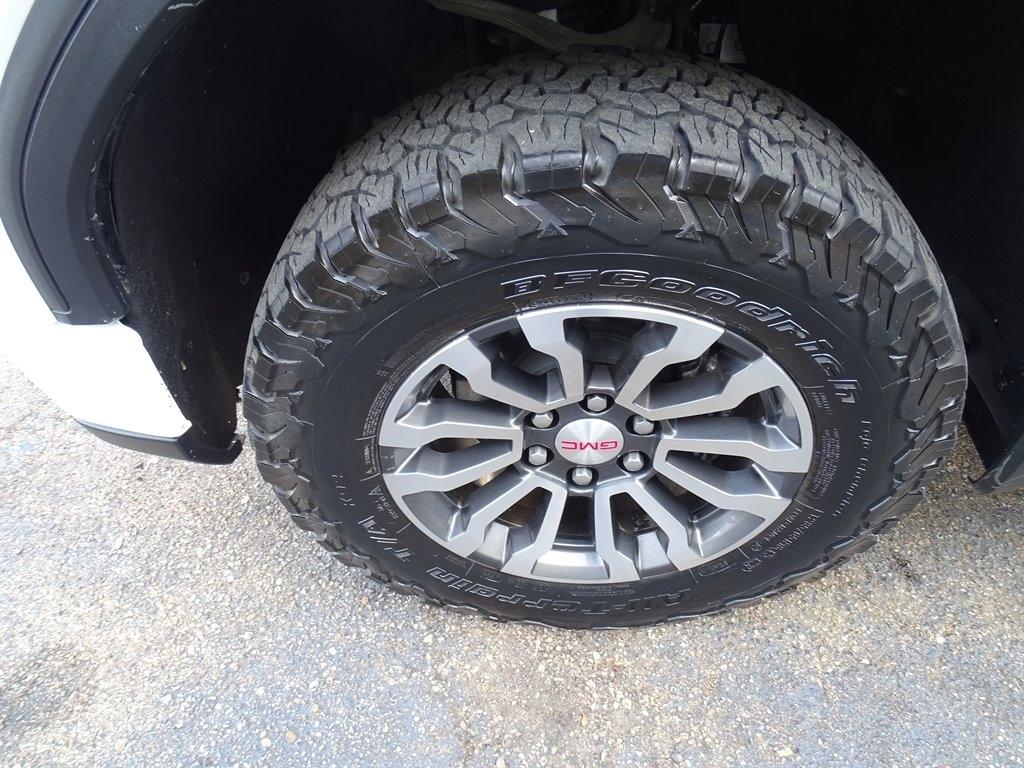 GMC Sierra 1500 4WD Crew Cab 147" AT4 2022