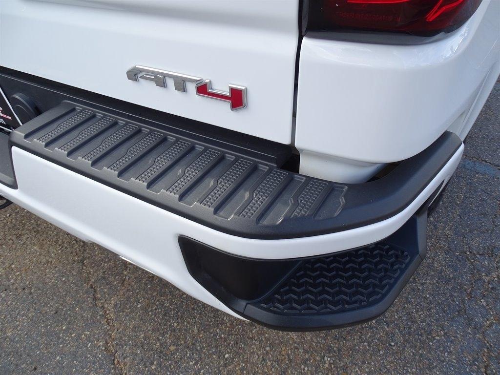 GMC Sierra 1500 4WD Crew Cab 147" AT4 2022