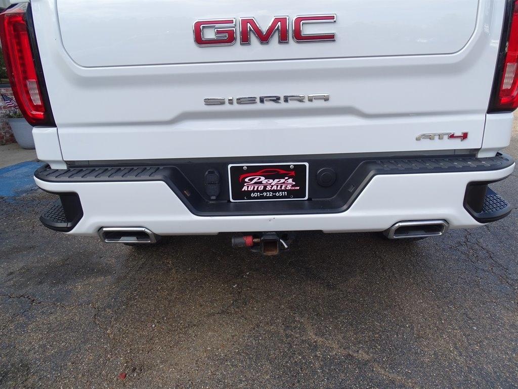 GMC Sierra 1500 4WD Crew Cab 147" AT4 2022