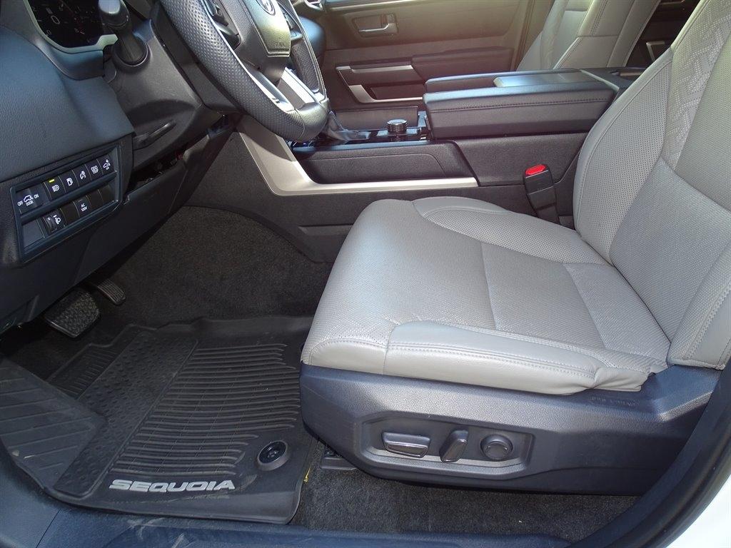 Toyota Sequoia Limited RWD (Natl) 2025