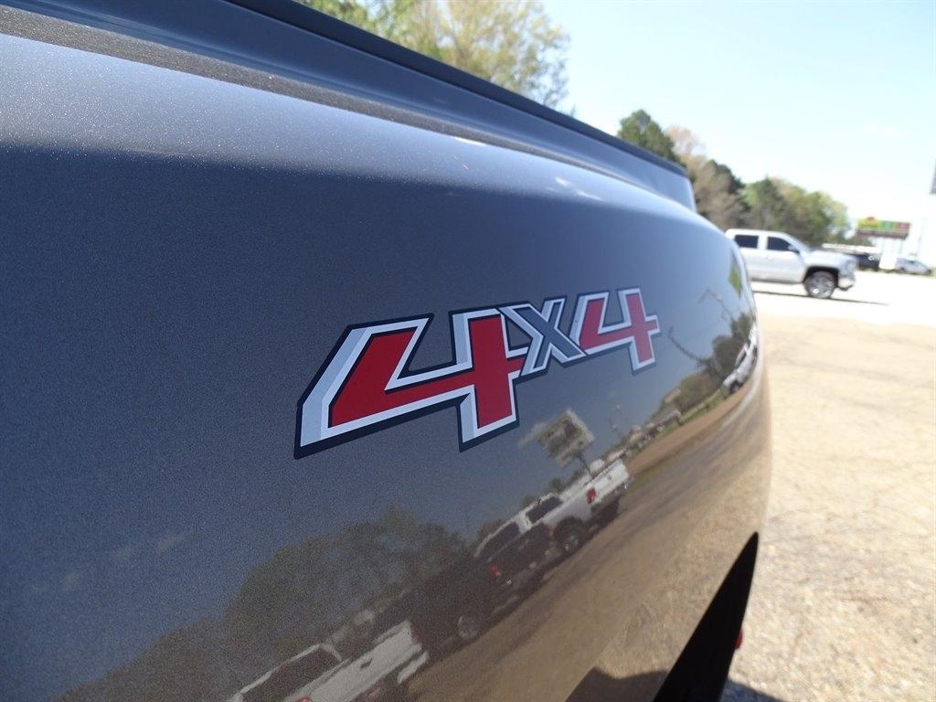 Chevrolet Silverado 3500HD 4WD Crew Cab 167.7" LTZ 2015