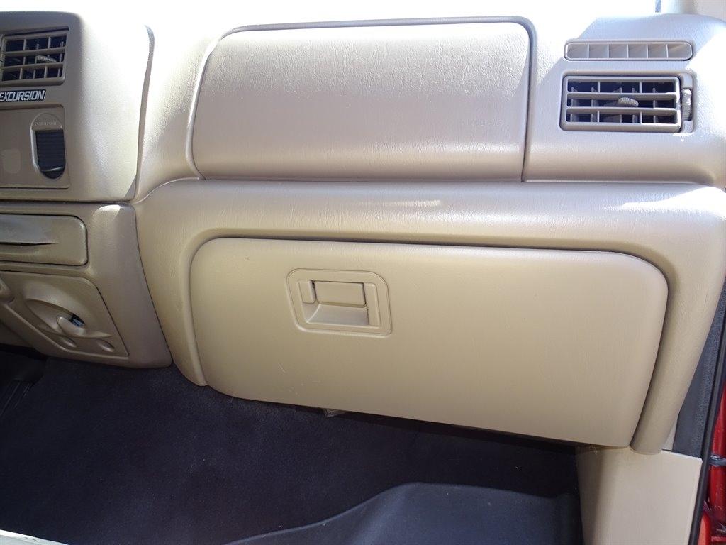 Ford Excursion 137" WB Limited 4WD 2000