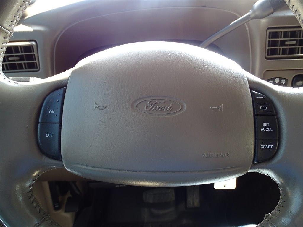 Ford Excursion 137" WB Limited 4WD 2000