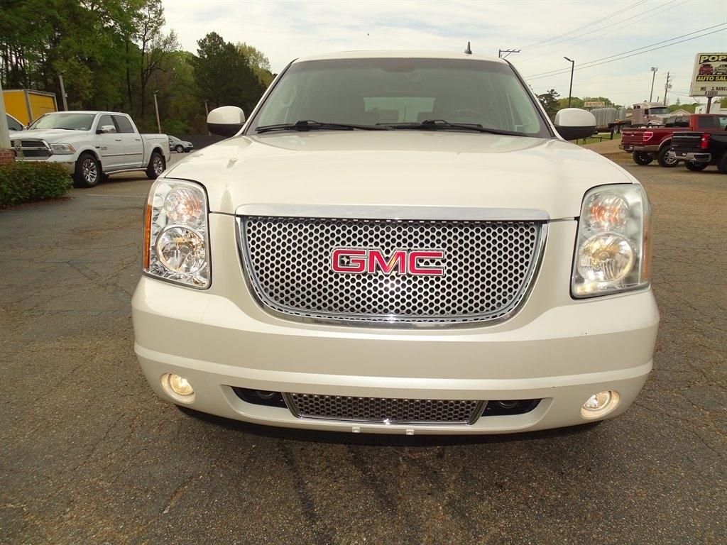 GMC Yukon 2WD 4dr 1500 Denali 2011