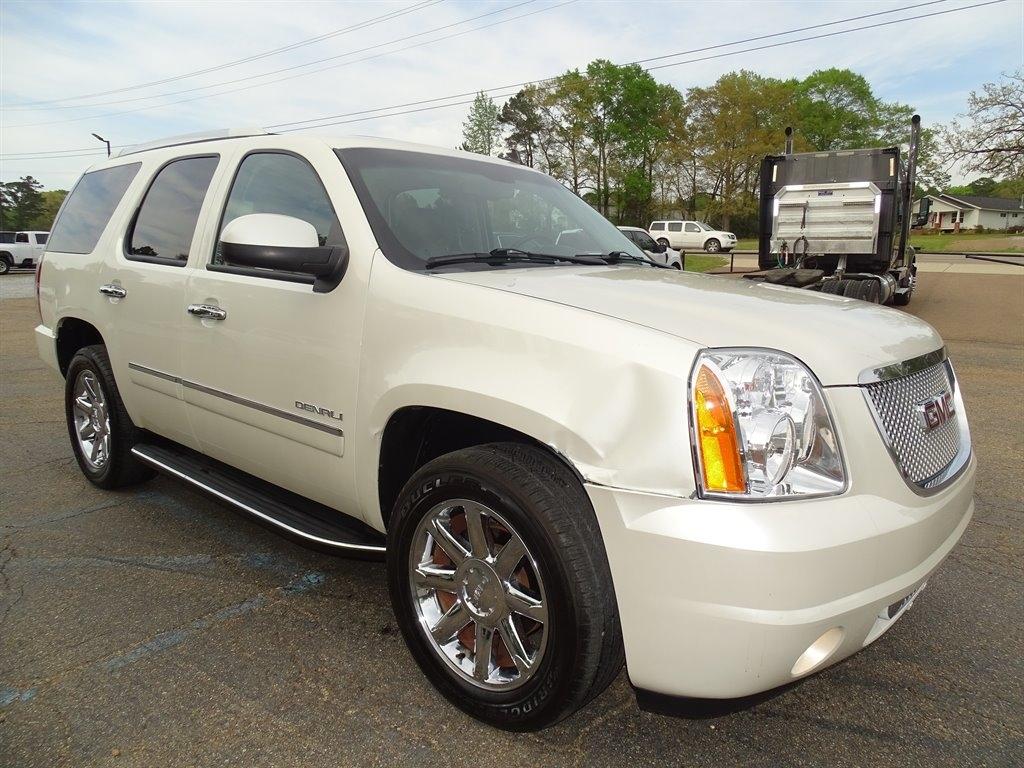 GMC Yukon 2WD 4dr 1500 Denali 2011