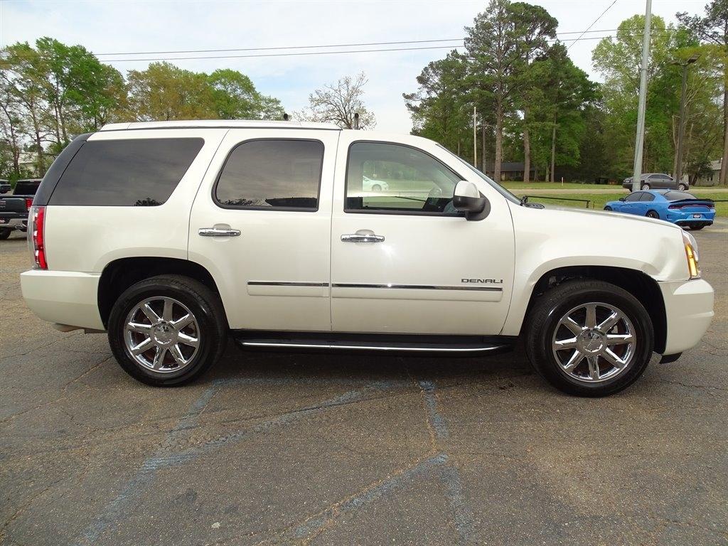 GMC Yukon 2WD 4dr 1500 Denali 2011