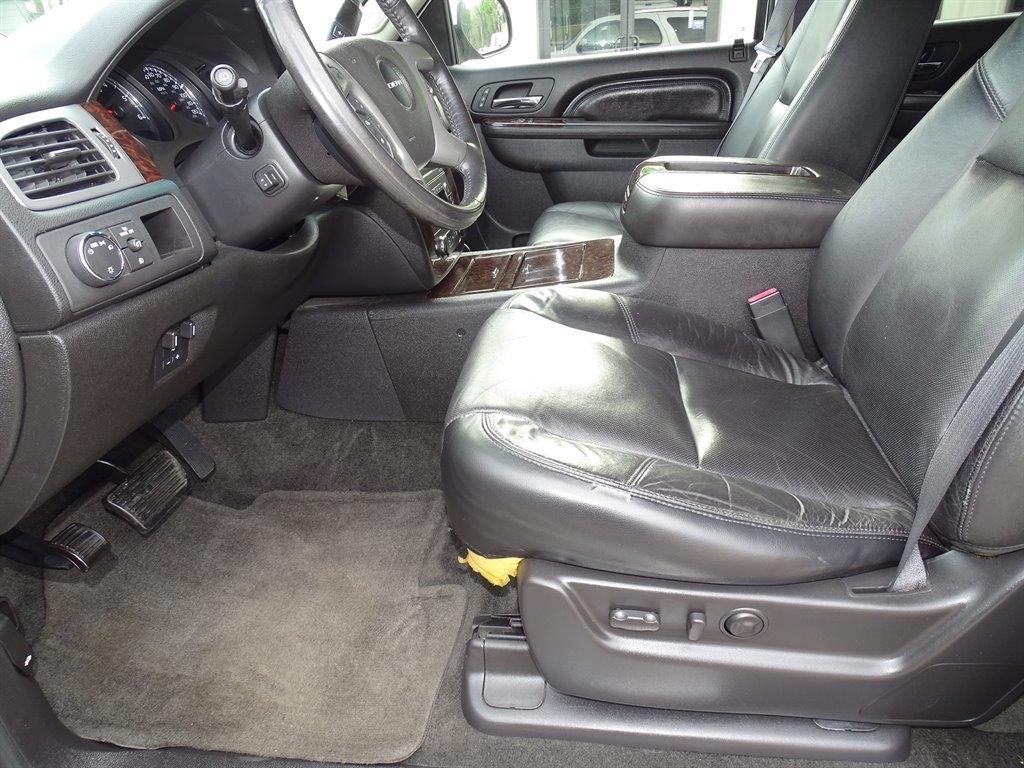 GMC Yukon 2WD 4dr 1500 Denali 2011